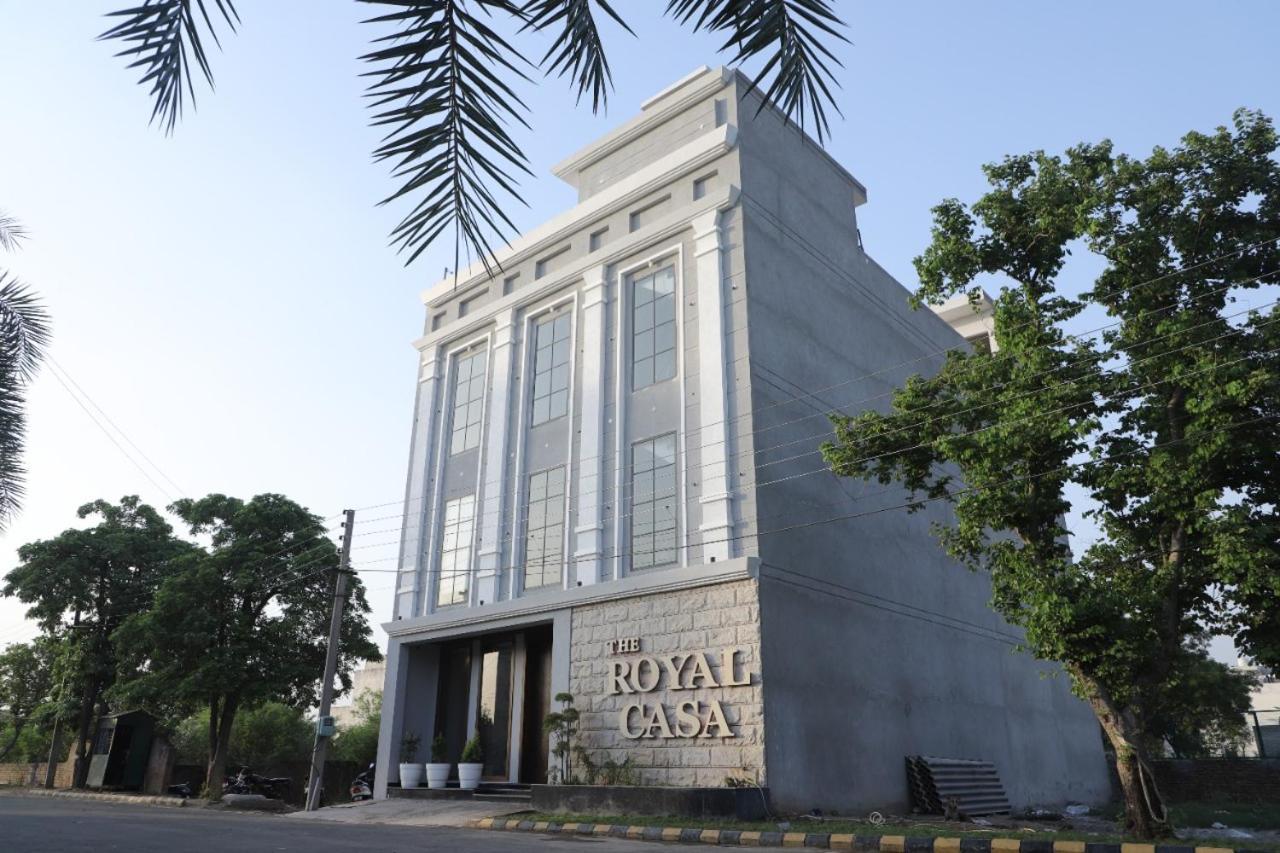 The Royal Casa Hotell Ludhiana Exteriör bild
