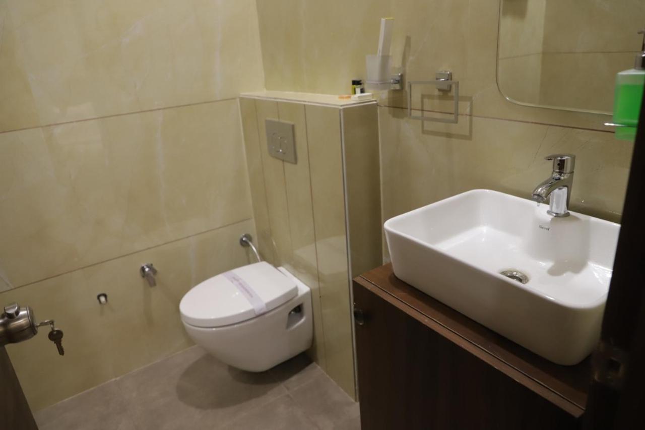 The Royal Casa Hotell Ludhiana Exteriör bild